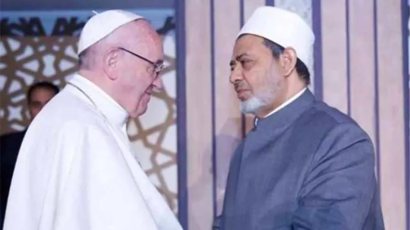 شيخ الأزهر يهنىء بابا الفاتيكان بعيد الميلاد