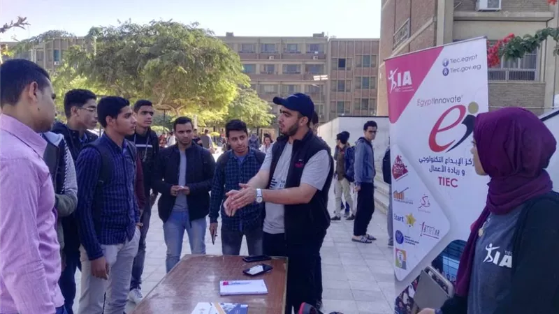 وفد من وزارة الاتصالات في جولة تفقدية داخل جامعة أسيوط