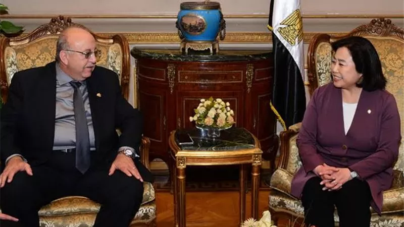 والي يلتقى 