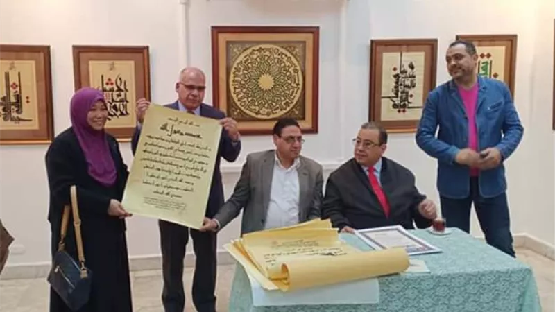 من أقوال العظماء معرض للخط العربي لخطاط الجمهورية صلاح عبدالخالق