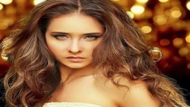 هند صبرى تهنئ نيللى كريم بعيد ميلادها