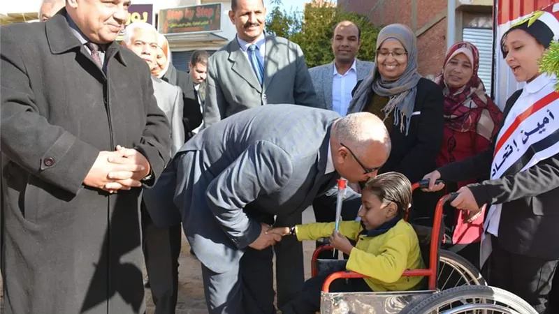 الزملوط يطمئن على صحة تلاميذ المدارس