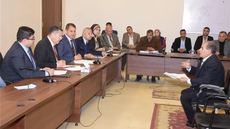 اخضاع مسن ومساعدات مالية لـ 30 أسرة ببنى سويف