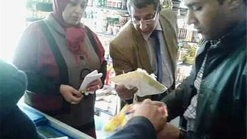 تحرير 3 محاضر تموينية.. وإعدام مواد غذائية فاسدة بسوهاج