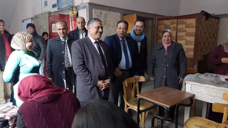 نائب رئيس جامعة عين شمس يتفقد لجان الامتحانات