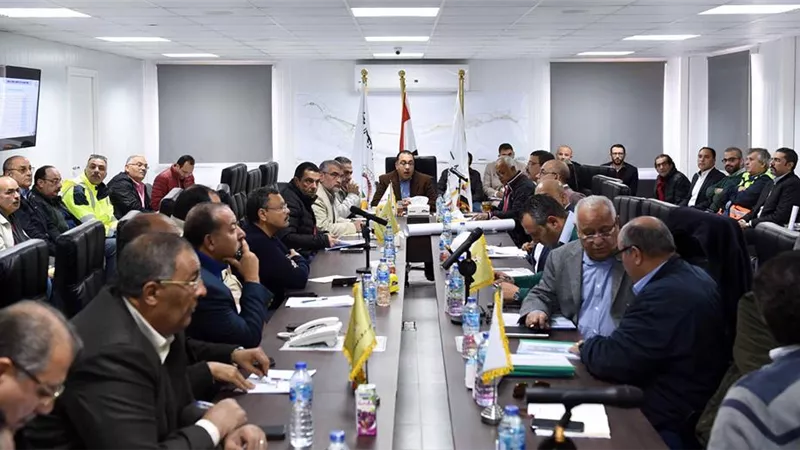 مدبولى يكلف بسحب الأعمال من شركة المقاولات المتأخرة بمدينة العلمين..صور