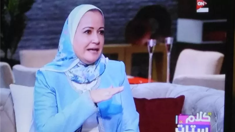طبيبة امراض جلدية توضح متى يكون تساقط الشعر خطيرا