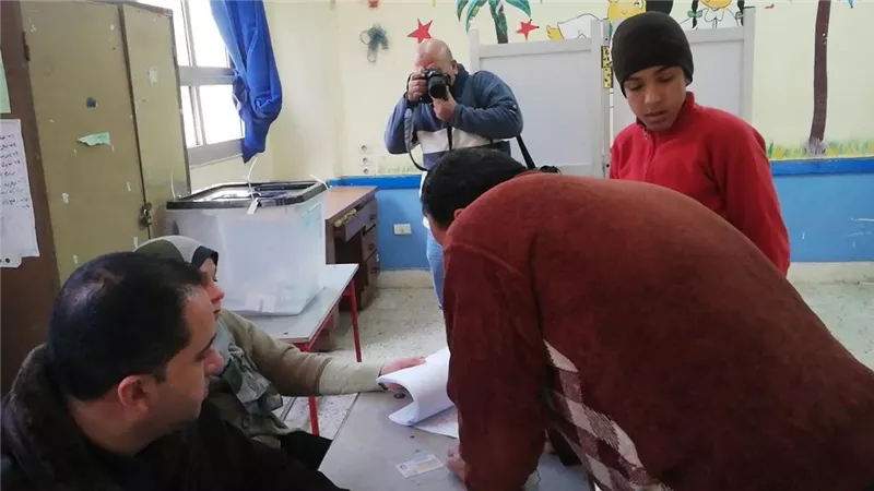 اقبالا متوسطا على لجان زفتى لليوم الثاني للإدلاء بأصواتهم