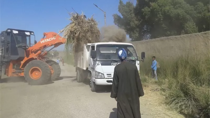 رفع 20 طن من الأتربة والمخلفات فى حملة نظافة بالبياضية جنوب الأقصر