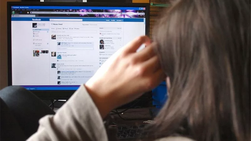 الإفتاء: كلام الزوجة مع الأجانب على السوشيال ميديا من الكبائر