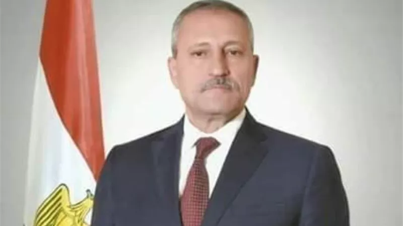 محافظ الإسماعيلية يغلق 3معامل طبية مخالفة