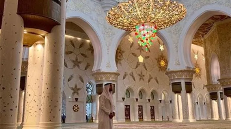 بالفيديو.. راموس بالزي العربي داخل مسجد الشيخ زايد