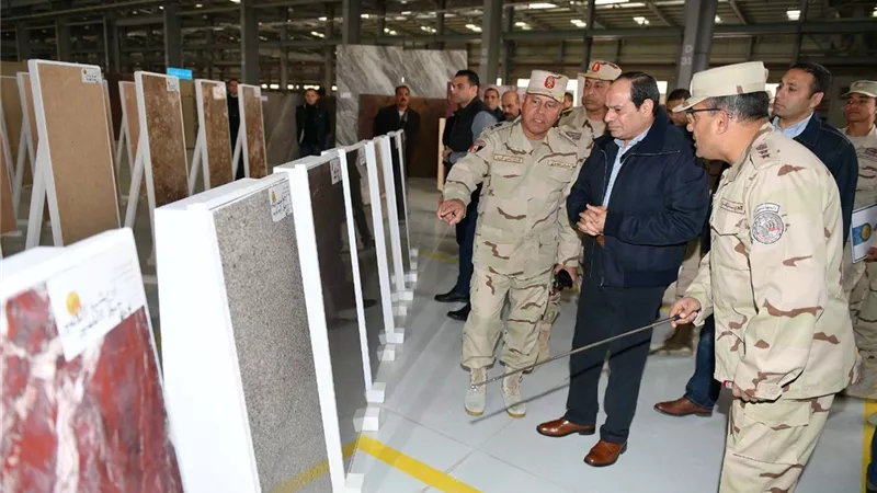 الرئيس يتفقد العين السخنة وأول 3 مصانع بمدينة الرخام والجرانيت بجبل الجلالة