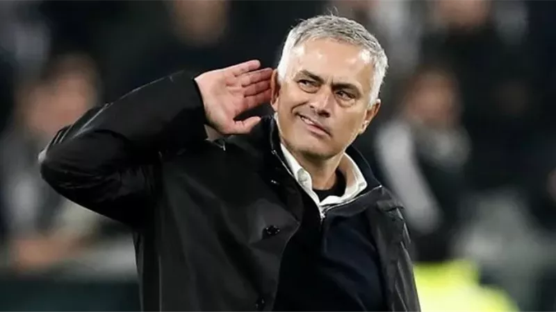 مورينيو يطالب ريال مدريد بصفقات نارية قبل تدريب الفريق