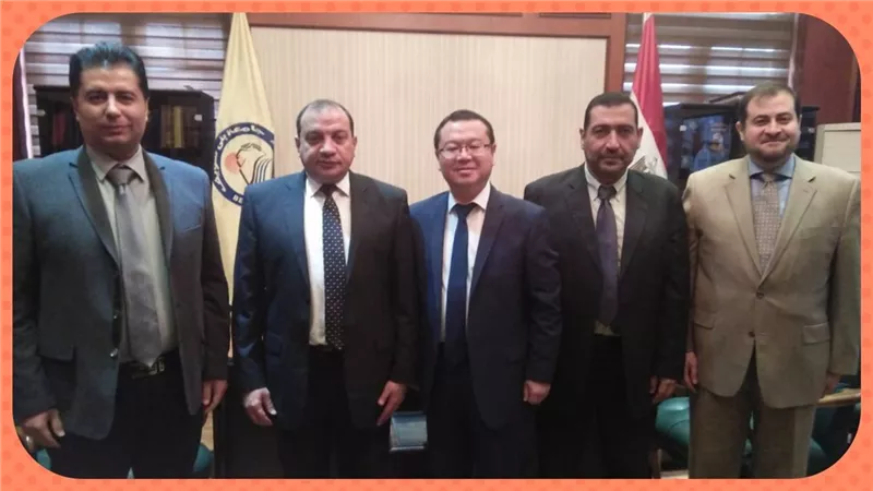 رئيس جامعة بني سويف يبحث التعاون مع مديرهواوي مصر