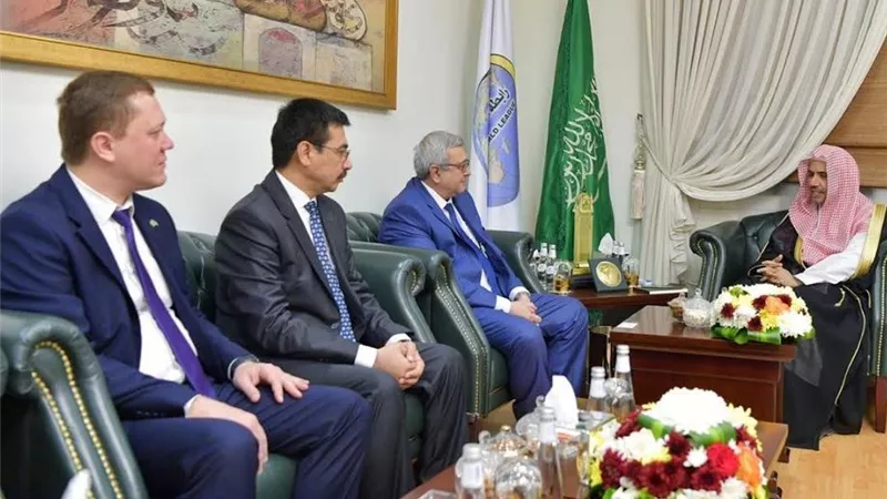 أمين عام رابطة العالم الاسلامى يستقبل وفداً برلمانياً فرنسياً ورئيس أكاديمية أوزبكستان الدولية