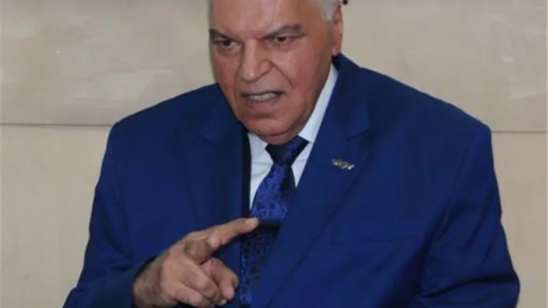 خلف الزناتى يستعرض جدول لزيادة اجور المعلمين