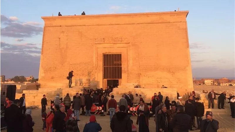 الفيوم تحتفل بتعامد الشمس على قدس الأقداس بمعبد قصر قارون