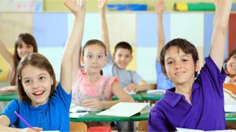 أم تستعين بالشرطة لإرسال ابنها إلى المدرسة