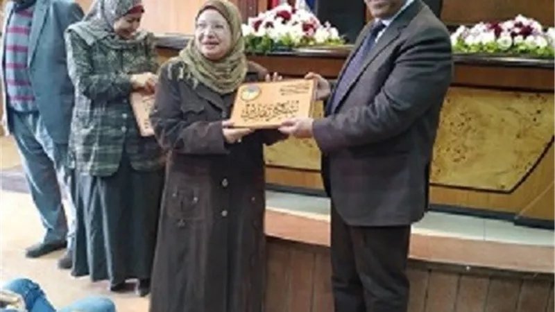 عميد كلية اداب طنطا يكرم المحالين للمعاش .. بالصور