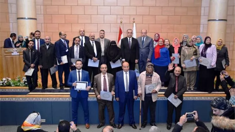 نقابة العاملين بوزارة الطيران تكرم 26 فرداً لاختيار العامل المثالى