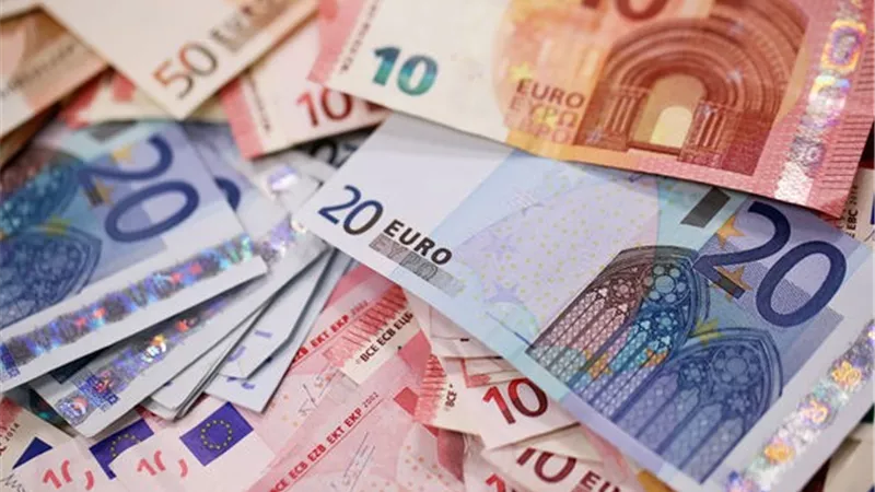 سعر اليورو بالبنوك.. اليوم الجمعة 21-12-2018
