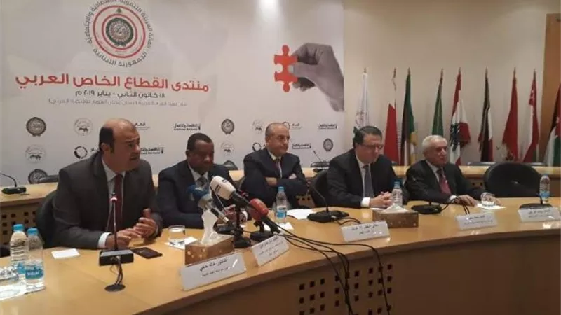 حنفي يدعو الدول العربية لانشاء تكتلات اقتصادية كبيرة