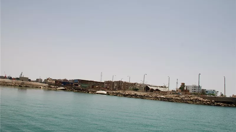 بدء تنفيذ اعمال رفع كفاءة و استكمال الرصيف الجنوبى بميناء بورتوفيق