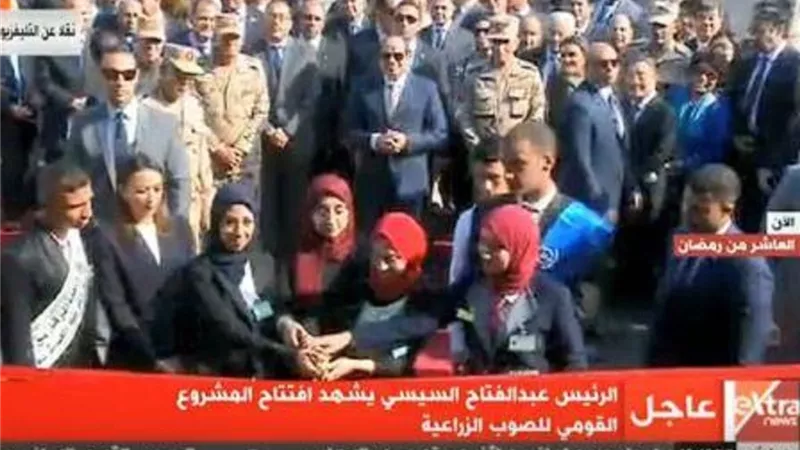 الرئيس يفتتح محطة الفرز والتعبئة ضمن مشروع الصوب الزراعية