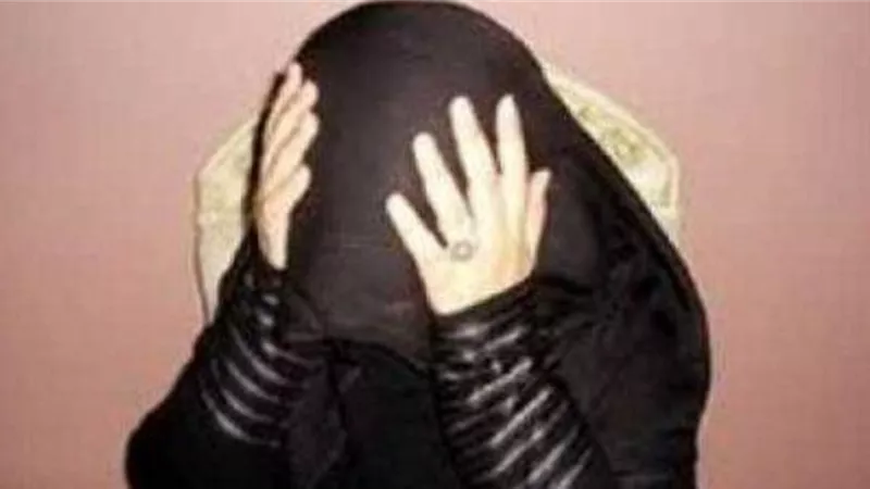 تتخلص من عريسها بعد اسبوعين من الزفاف بمساعدة عشيقها
