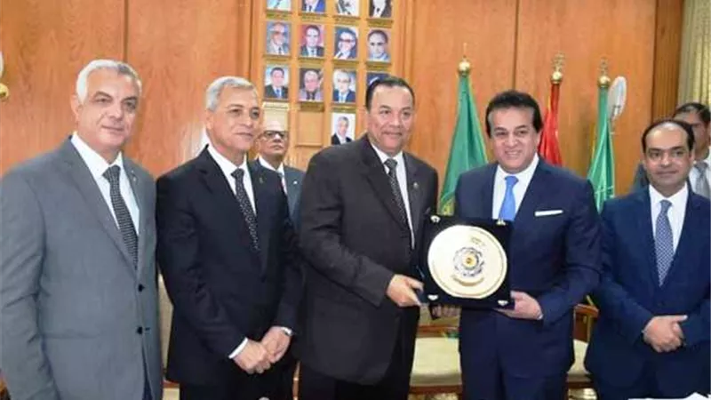 المجلس الأعلى للجامعات يكرم الخولى و شعراوى لانجازاتهم فى تطوير التعليم