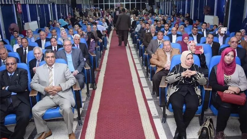 ورشة عمل بتربية سوهاج باستخدام 