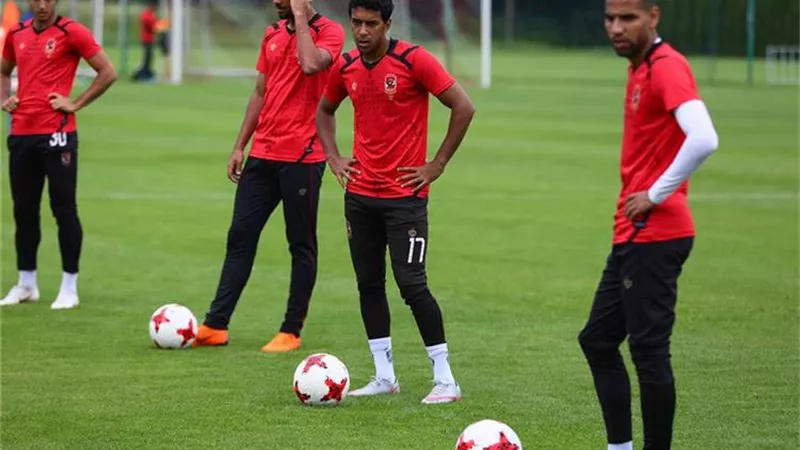 محاضرة فنية للاعبي الأهلي قبل التحرك لملعب أديس أبابا