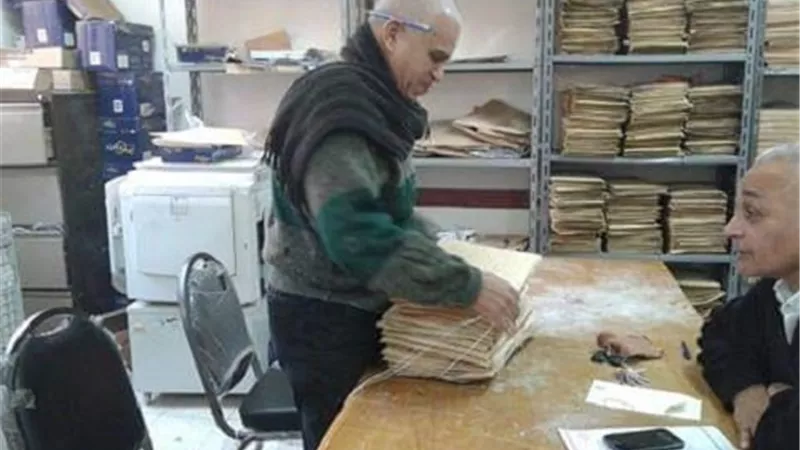 تسليم مظاريف أسئلة إمتحانات النقل الإعدادى والثانوى بالأقصر الأزهرية