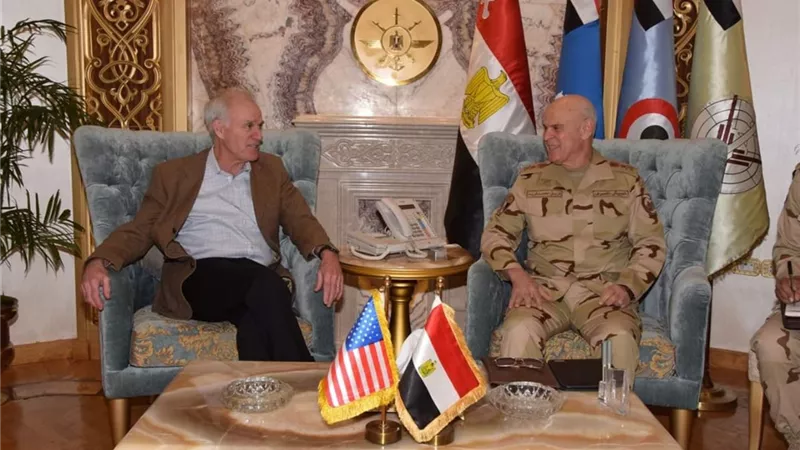 الفريق محمد فريد رئيس أركان حرب القوات المسلحة يلتقى وزير البحرية الأمريكى