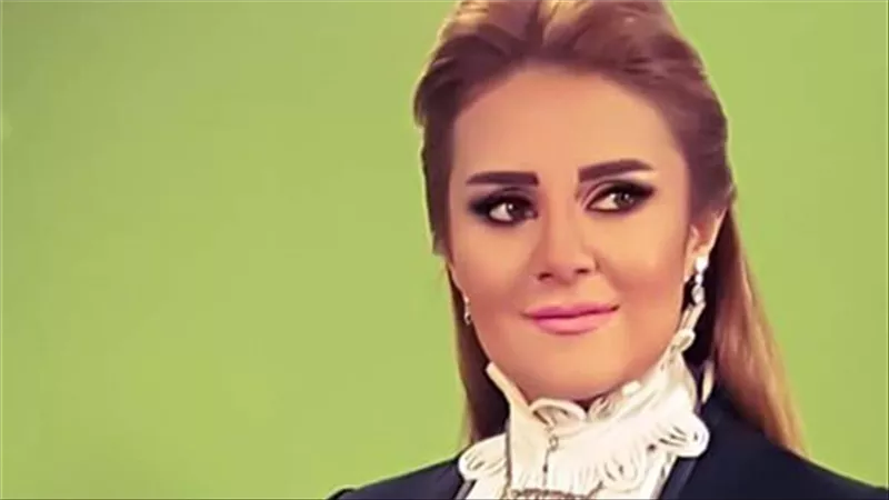 رانيا محمود ياسين توجه نصائح للفتايات