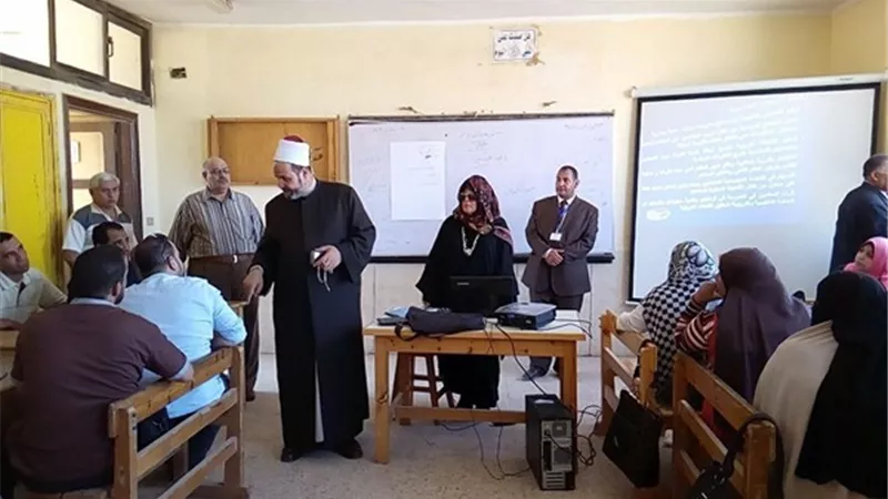 تدريب 63 معلما ومعلمة لدورة الترقى بالأقصر الأزهرية