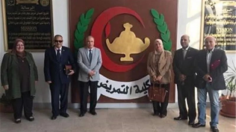 بالصور .. القوى العاملة تكرم قيادات إعلام وتمريض جامعة القناة