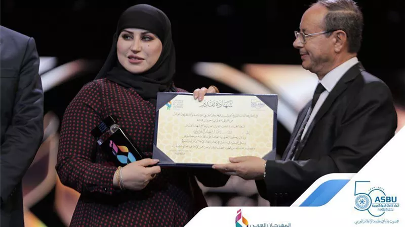 بالصور.. اتحاد اذاعات الدول العربية يكرم الاعلاميه انسجام الغراوى