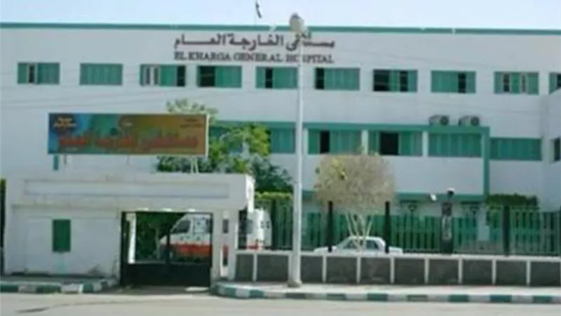 اصابة 8 اشخاص في انقلاب سيارة اجرة على طريق الخارجة - الداخلة