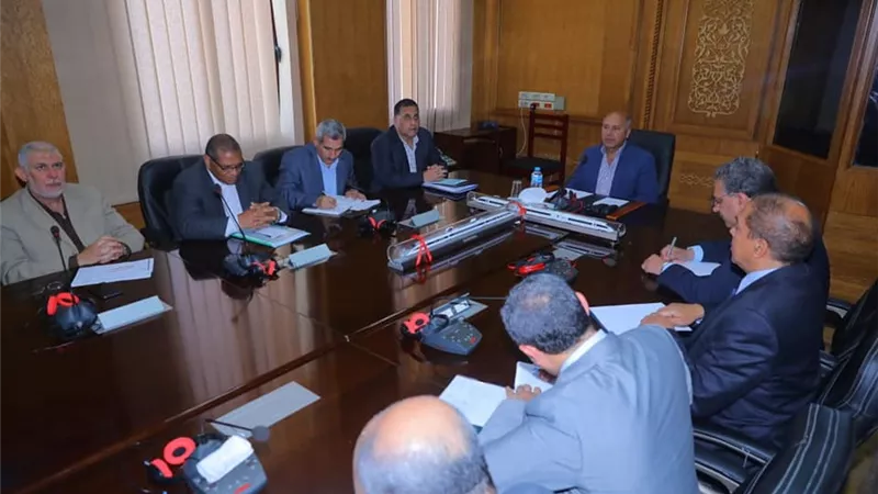 متابعة موقف مشروعات إزدواج وانشاء وكهربة خطوط السكة الحديد
