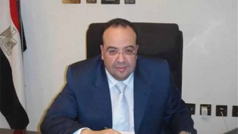 السفير المصري في الخرطوم: نقف على مسافة واحدة من كل الأطراف