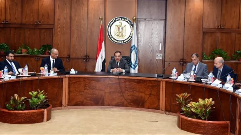 تفاصيل لقاء وزير البترول بمسئولى المؤسسة الكويتية لبحث التعاون بين البلدين بتروليا