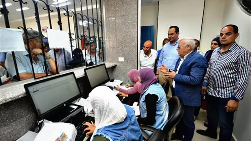 محافظ بورسعيد يشيد باقبال المواطنين علي التسجيل بمنظومة التامين الصحي الشامل