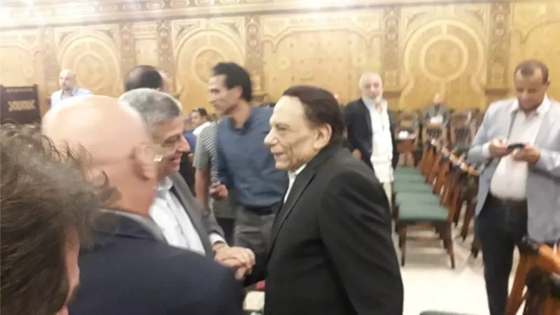 نجوم الفن والإعلام والرياضة فى عزاء الفنان الراحل عزت ابو عوف .. صور