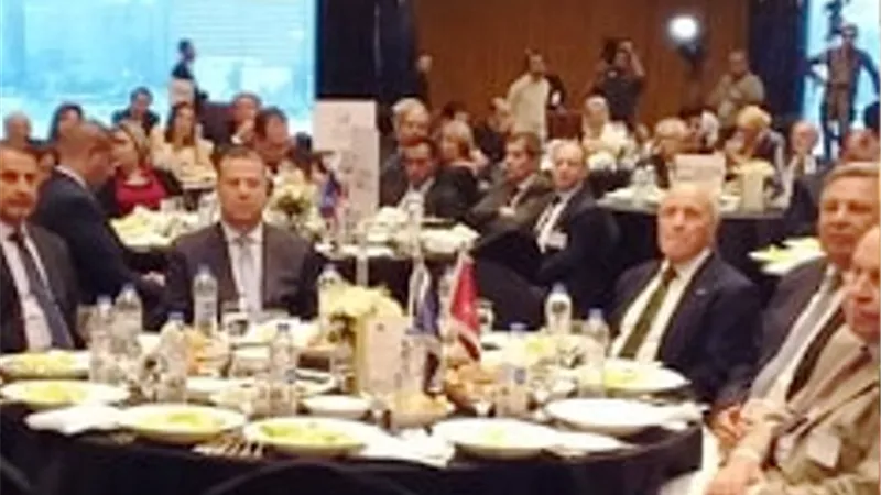 محافظ بنى سويف يشارك في مؤتمر