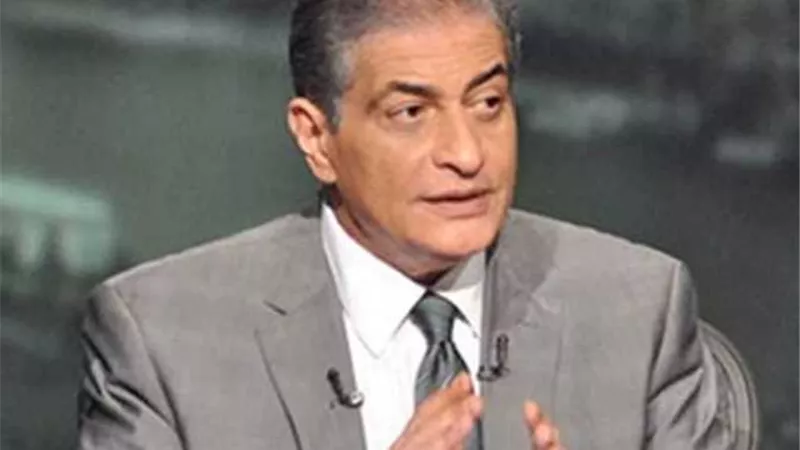 أسامة كمال يقصف جبهة مذيع رياضي 