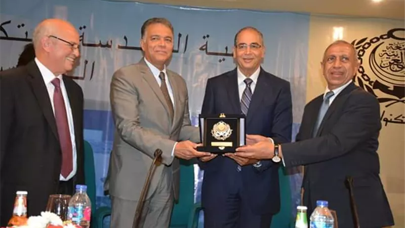 عبد الغفار وعرفات يشهدا احتفال الأكاديمية العربية للعلوم والتكنولوجيا والنقل البحرى اليوم الهندسة