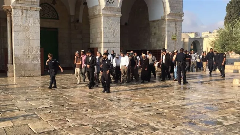 وزير اسرائيلى يقتحم باحات المسجد الأقصى ويؤدي طقوسا تلمودية