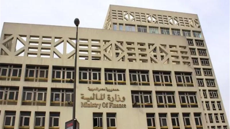 المالية: لا يجوز صرف العلاوة الخاصة أو الحافز الشهري للعاملين في هذه الحالة